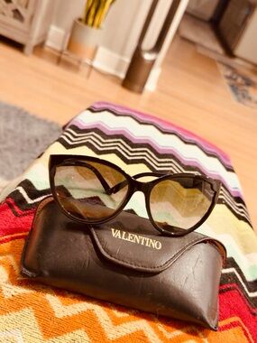 VALENTINO Black V607S Cat Eye Sunglasses